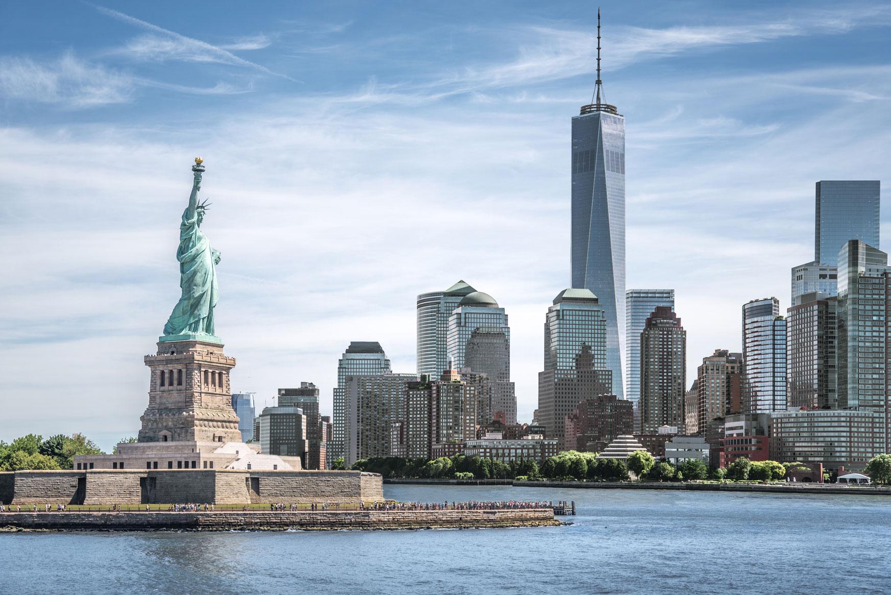Experience the statue of liberty with United States vacation packages